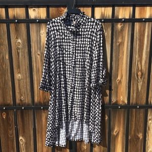 Super fun Zadie B’s hi-low houndstooth tunic!